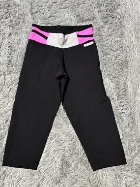 Bia Brazil Black Capri Leggings with Pink & White Waistband